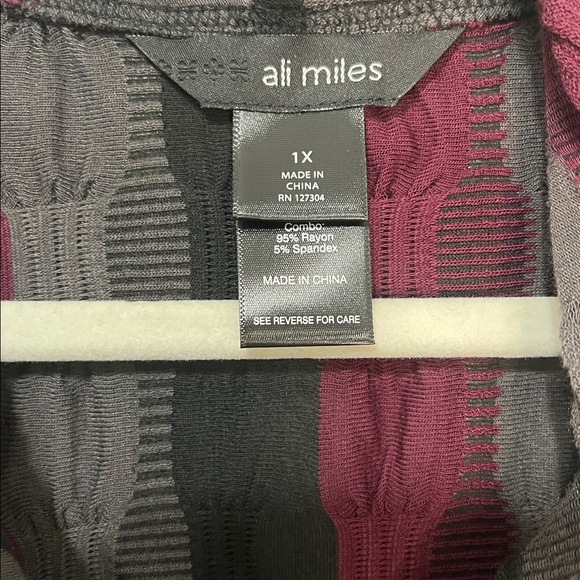 Ali Miles Burgundy and Gray Knit Top - Picture 5 of 7